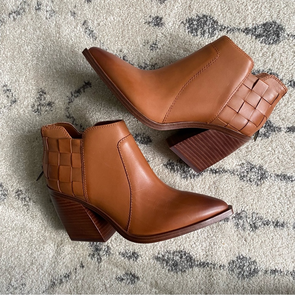 NWOB Vince Camuto Gemmlee Brown Leather Booties